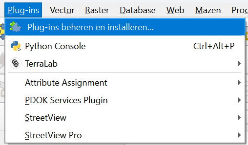 Het menu Plug-ins in QGIS met Plug-ins beheren en installeren geselecteerd.